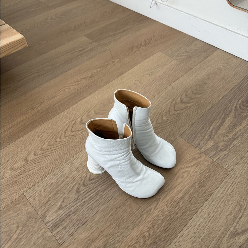 MM6 Maison Margiela Cup Heel White Ankle Boots